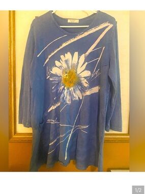 Jess and Jane Blue Floral Women's Tunic. Size L